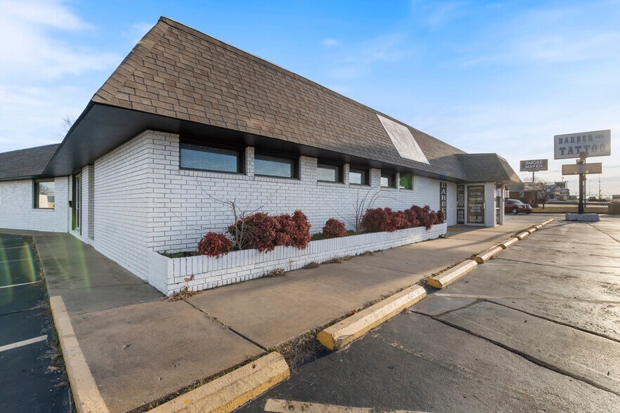 More Photos Of 885 S Dogwood St, Siloam Springs Medical For Lease