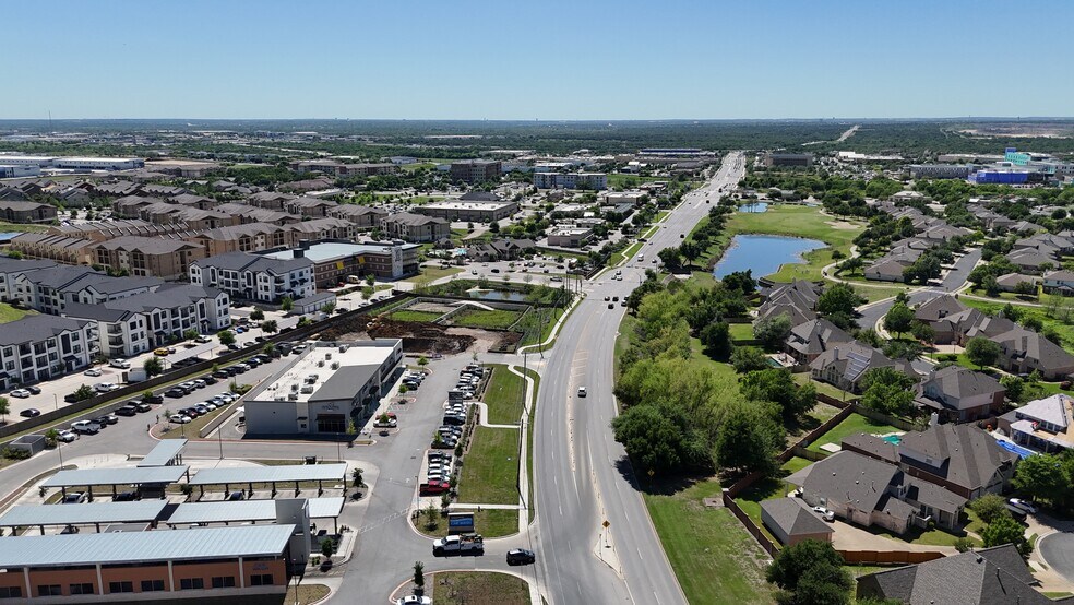 More Photos Of 635 University Blvd, Round Rock Storefront For Sale