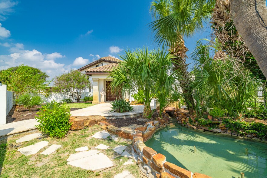 More Photos Of 1703 Highway 35 S, Rockport Office Residential For Lease