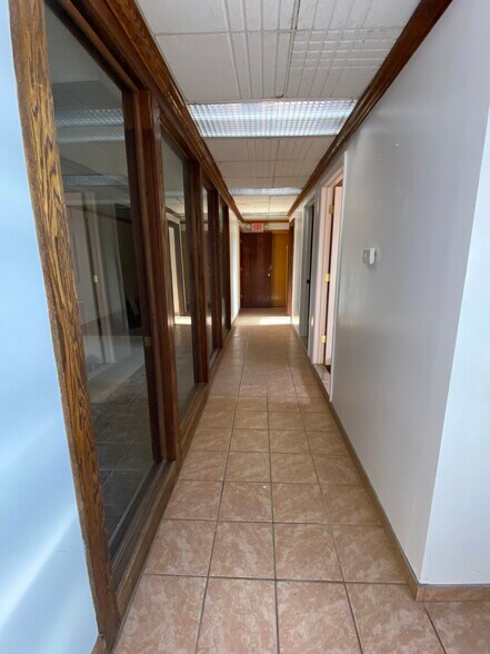 More Photos Of 460 Cochran Rd, Pittsburgh General Retail For Lease