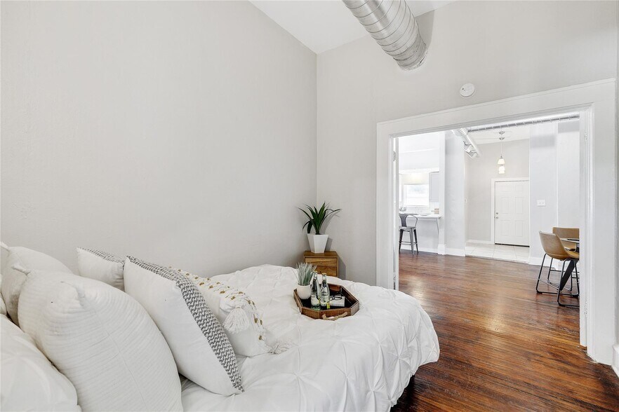 More Photos Of 4630 Junius St, Dallas Multifamily For Sale