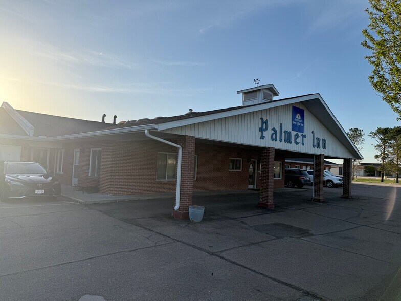 More Photos Of 2426 S Lincoln Ave, York Hotel For Sale
