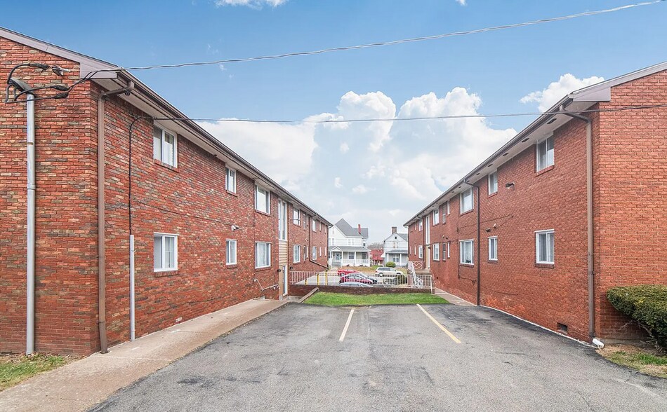 Primary Photo Of 1101 Broadway St, East McKeesport Apartments For Sale