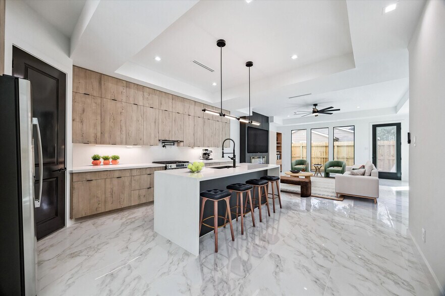 More Photos Of 4710 Sharon St, Houston Multifamily For Sale