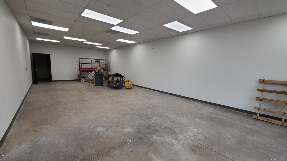 More Photos Of 1793 Silverton Rd NE, Salem Freestanding For Lease