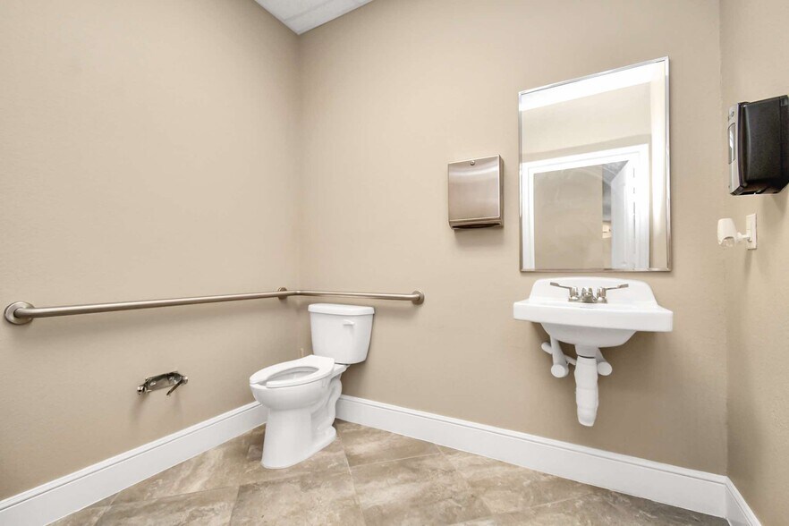 More Photos Of 620 S Peek Rd, Katy Medical For Sale