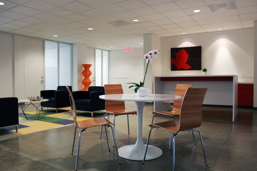 More Photos Of 2855 Mangum Rd, Houston Office For Lease