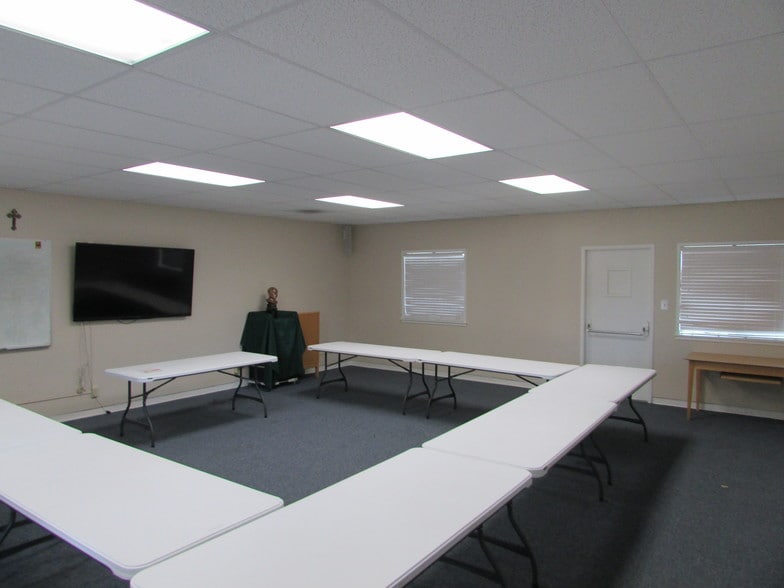 More Photos Of 451 W Madison Ave, Placentia Religious Facility For Lease