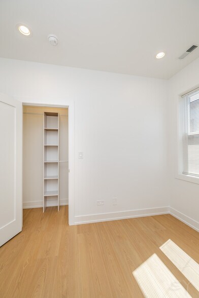 More Photos Of 6044 Eberhart ave, Chicago Apartments For Sale