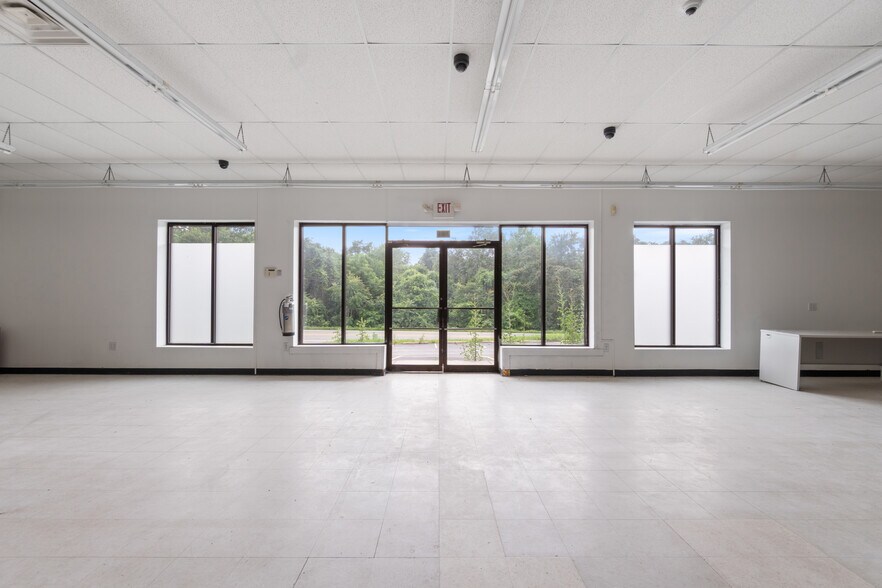 More Photos Of 722 S Highway 59, Decatur Freestanding For Lease