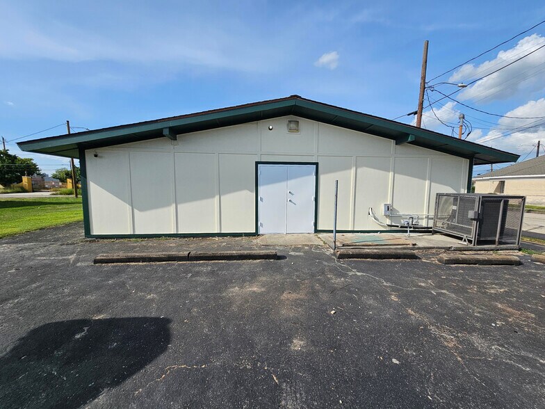 More Photos Of 6626 Capitol St, Houston Restaurant For Sale