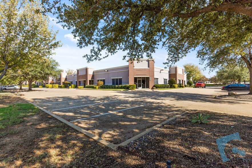More Photos Of 545 S Nolen Dr, Southlake Showroom For Lease