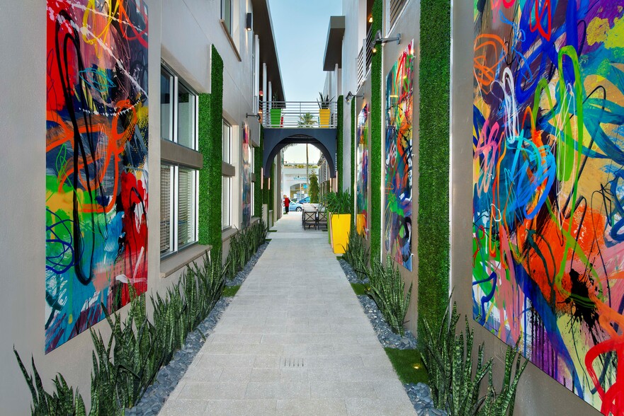 More Photos Of 837 5th Ave S, Naples Storefront Retail Office For Lease