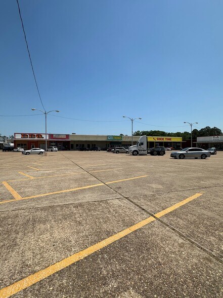 More Photos Of 1700 Terry Rd, Jackson General Retail For Sale