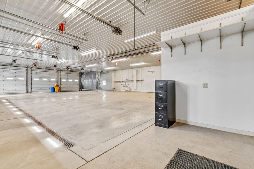 More Photos Of 200 Roosevelt St, Minerva Warehouse For Lease