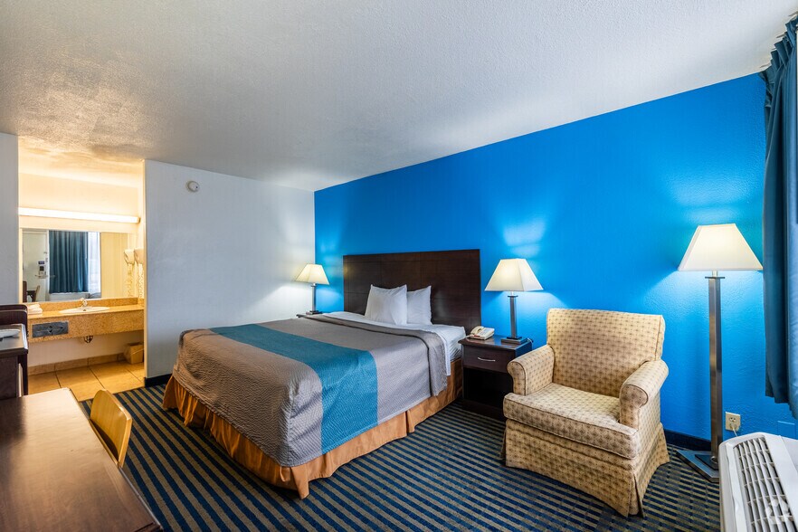 More Photos Of 722 E Pancake Blvd, Liberal Hotel For Sale