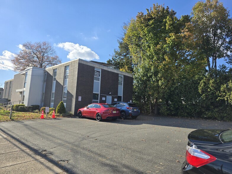More Photos Of 970 Clifton Ave, Clifton Office For Lease