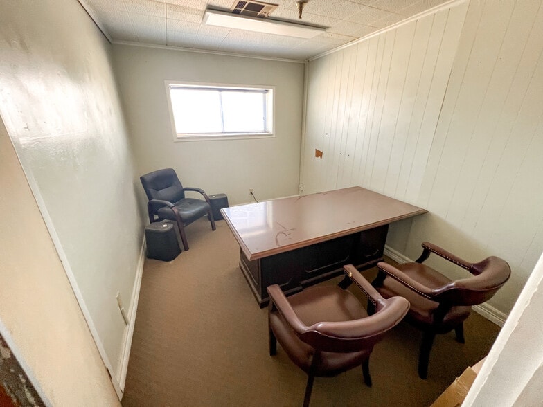 More Photos Of 1409 E Highway 350, Big Spring Industrial For Sale