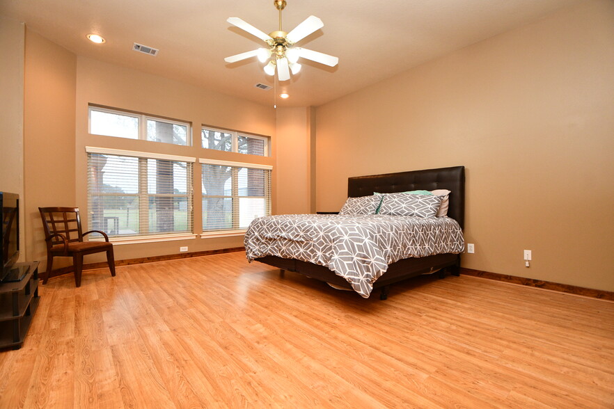 More Photos Of 19250 Becker Rd, Hockley Land For Sale