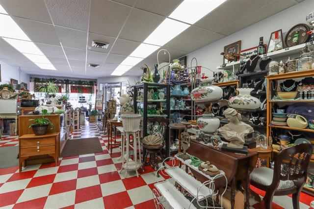 More Photos Of 401-405 S Central Ave, Marshfield Storefront For Sale
