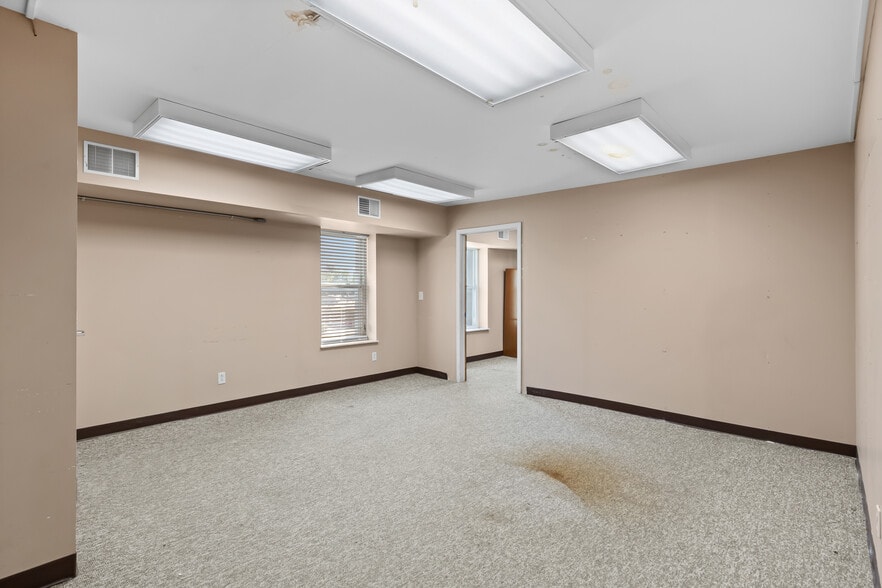 More Photos Of 10131-10137 West Florissant Ave, Saint Louis Office For Sale