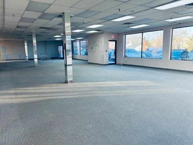 More Photos Of 114 Dundas St E, Whitby Storefront Retail Office For Lease