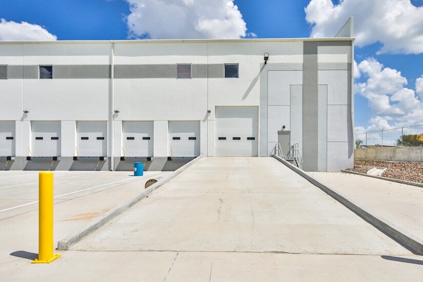 More Photos Of 102 Tottenham Dr., Laredo Warehouse For Sale