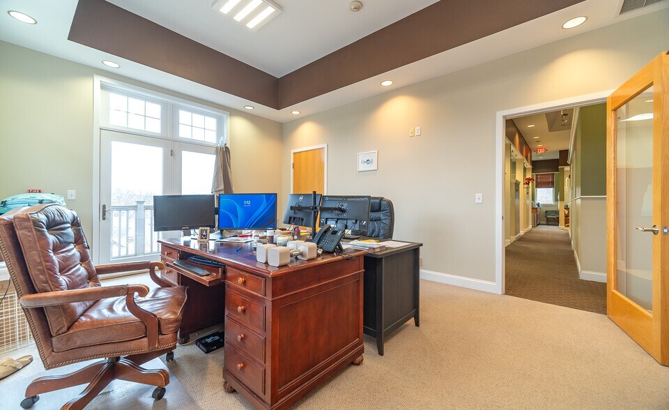 More Photos Of 30 Country Squire Dr, Cromwell Medical For Sale