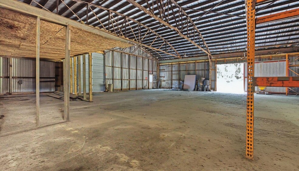 More Photos Of 3905 32nd St, Port Huron Showroom For Sale