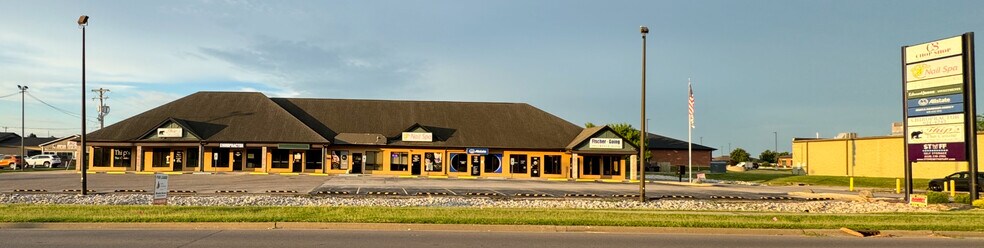 More Photos Of 721 W US Highway 50, O'Fallon Storefront Retail Office For Lease