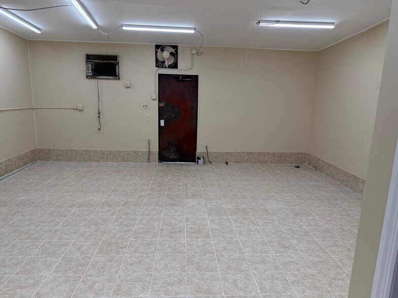 More Photos Of 21 E Marie St, Hicksville Storefront Retail Residential For Lease