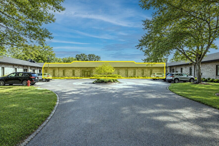 Primary Photo Of 850 W Bartlett Rd, Bartlett Medical For Sale