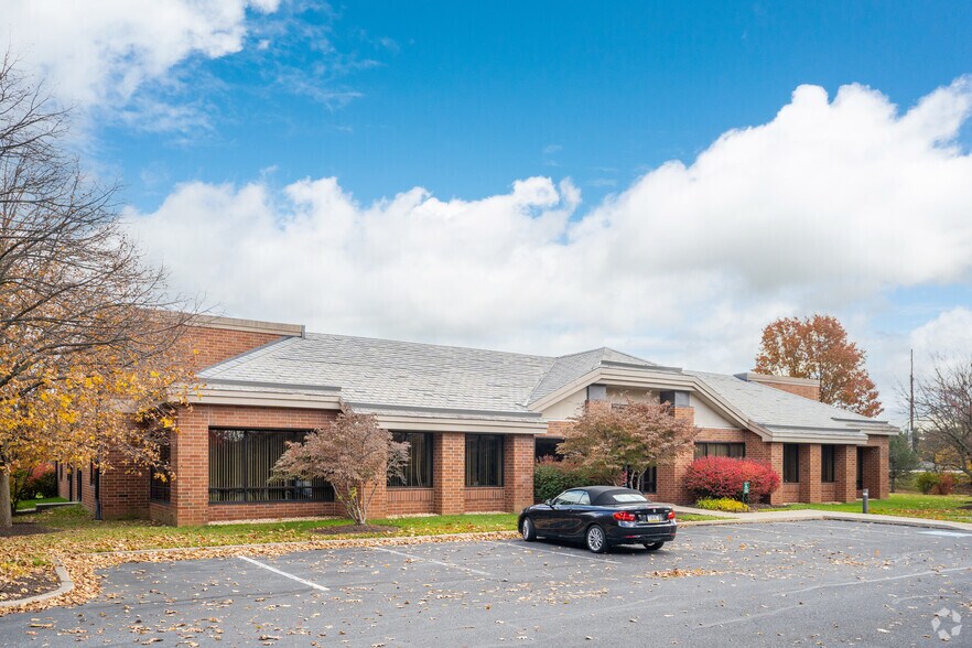 More Photos Of 1455 Valley Center Pky, Bethlehem Office For Lease