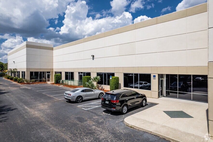 More Photos Of 2100 Consulate Dr, Orlando Warehouse For Lease