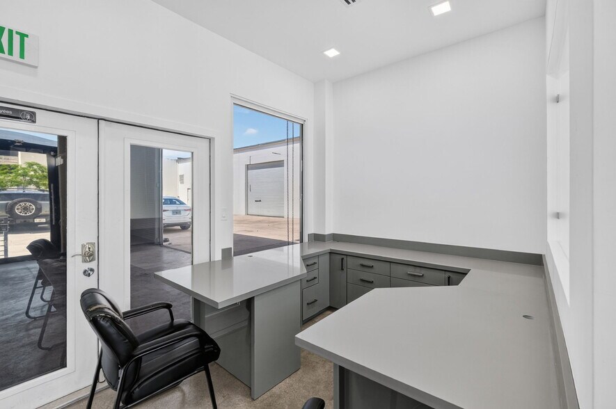 More Photos Of 4029 NW 25th St, Miami Warehouse For Lease