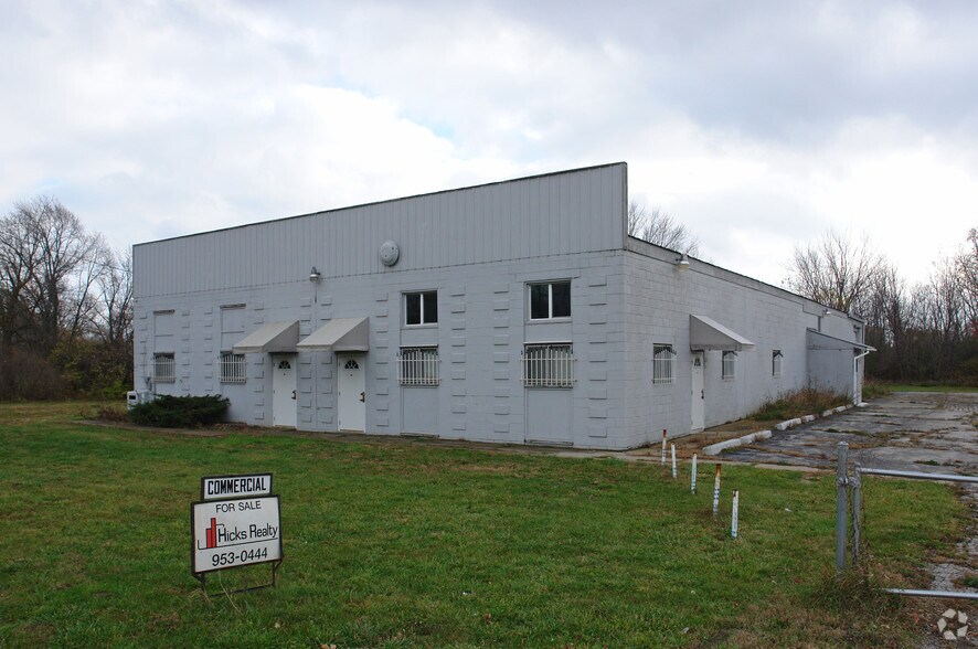 Primary Photo Of 3140 E Atherton Rd, Burton Distribution For Sale