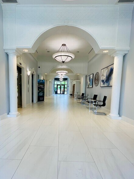 More Photos Of 6905 N Wickham Rd, Melbourne Office For Lease