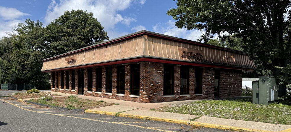 Primary Photo Of 331 South Rd, West Hartford Restaurant For Sale