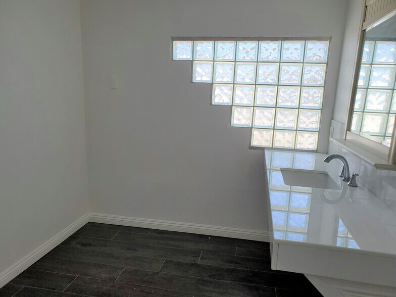 More Photos Of 3530 Long Beach Blvd, Long Beach Office For Lease