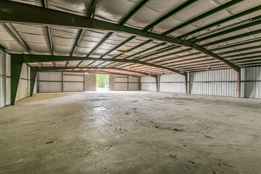 More Photos Of 1608 Highway 290 W, Brenham Showroom For Lease
