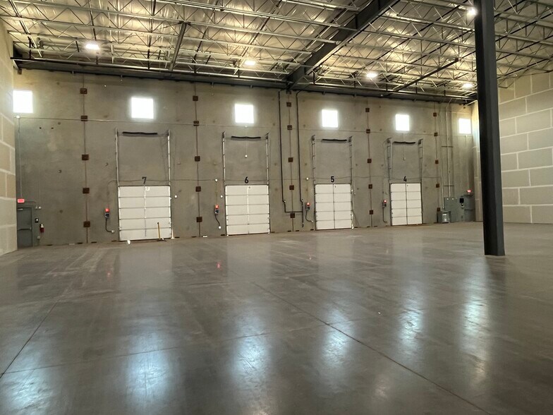 More Photos Of 9201 Polaris Dr, Oklahoma City Distribution For Lease