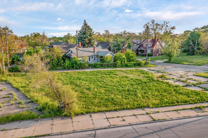 Primary Photo Of 11825 W Grand River, Detroit Land For Sale