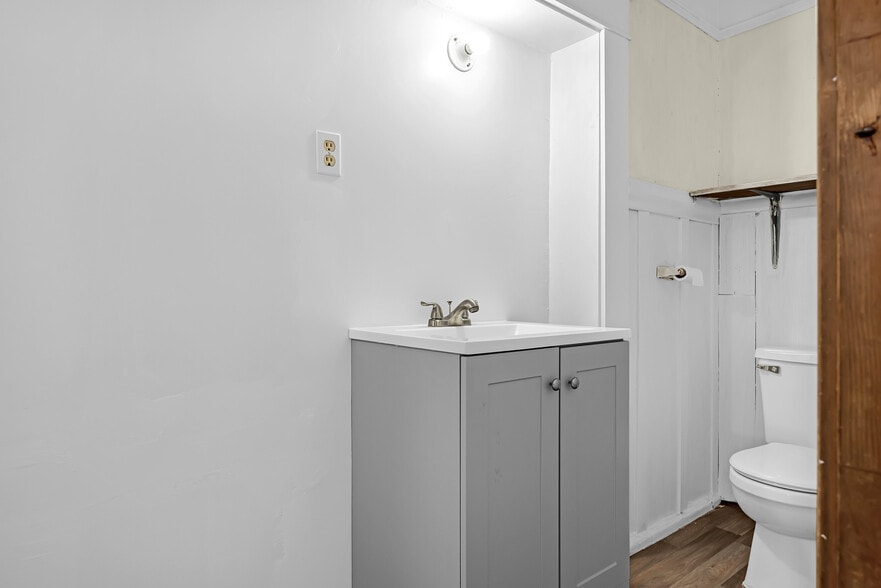 More Photos Of 221 E Sonora St, Stockton Apartments For Sale