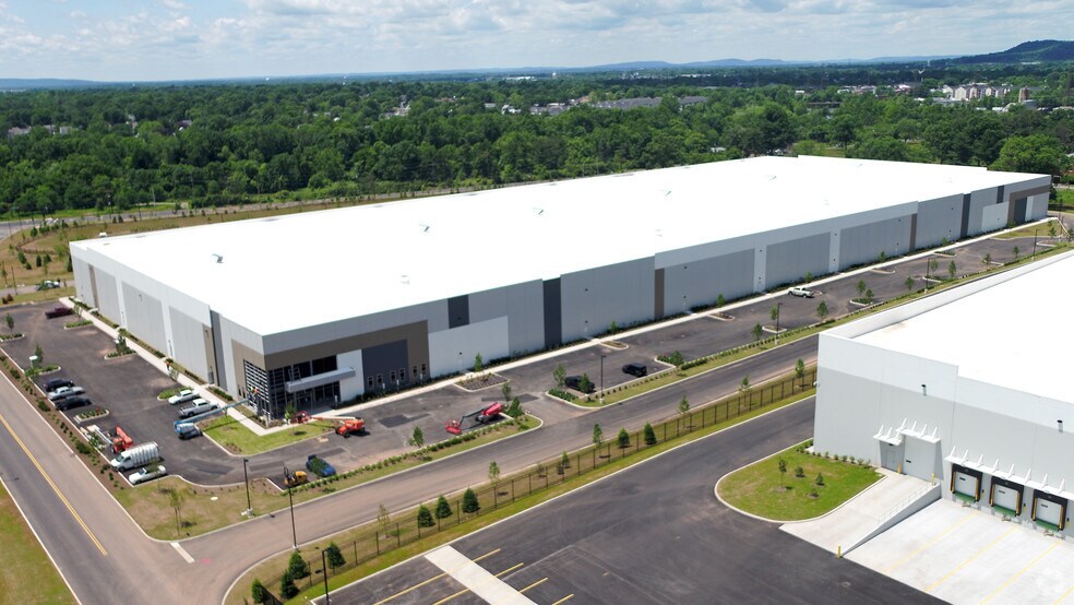 More Photos Of 100 Ridge Rd, Piscataway Distribution For Lease