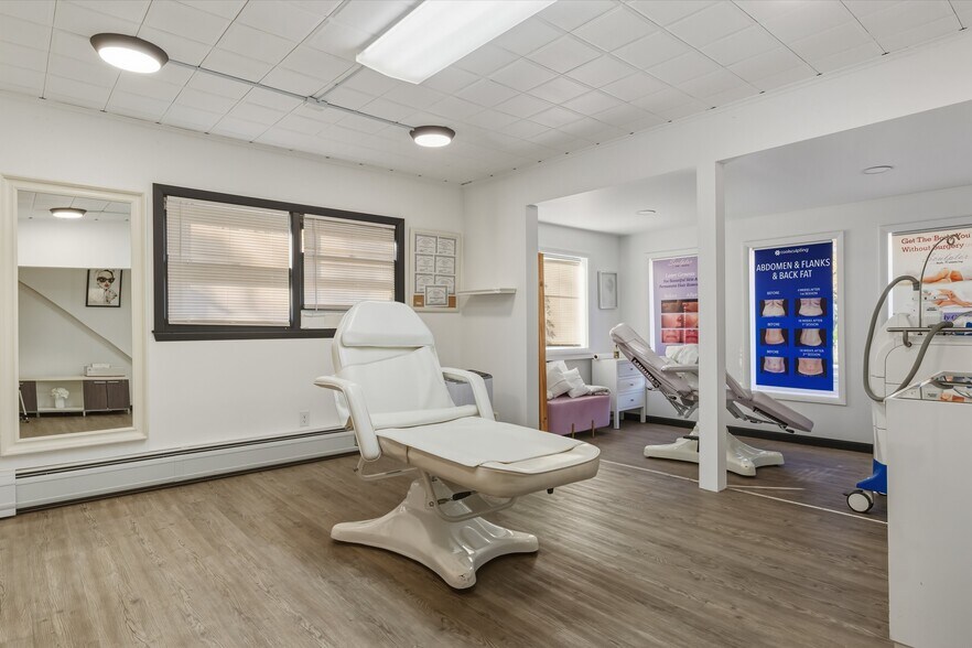 More Photos Of 460 Maple Ave, Saratoga Springs Storefront Retail Residential For Lease