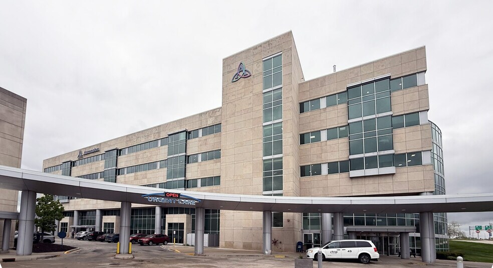Primary Photo Of 201 N Mayfair Rd, Wauwatosa Hospital For Lease