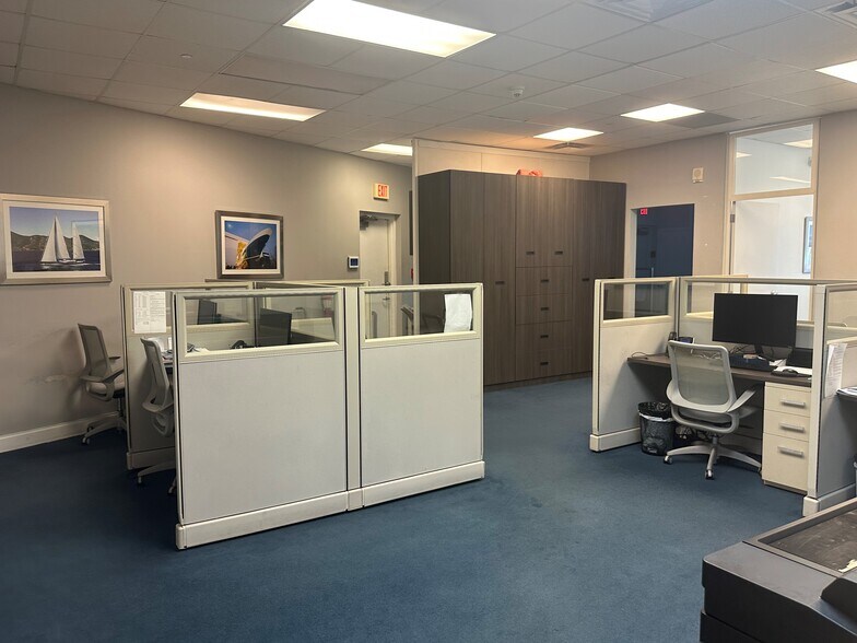 More Photos Of 300 Alton Rd, Miami Beach Office For Lease