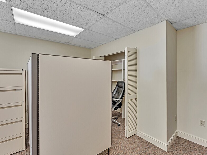 More Photos Of 4699 Nob Hill Rd, Sunrise Medical For Sale