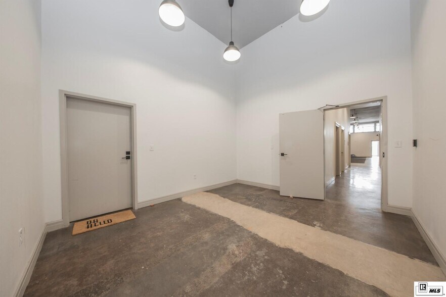 More Photos Of 217 Desiard St, Monroe Storefront For Lease