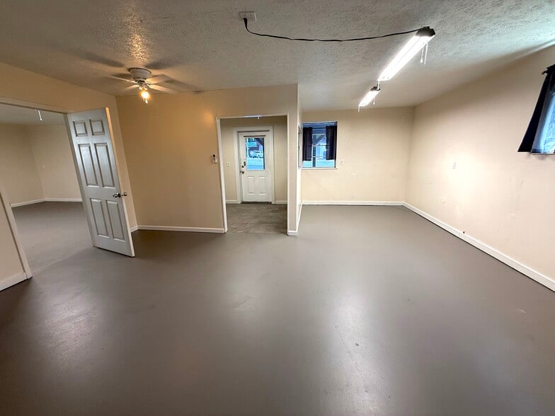 More Photos Of 1074 S Main St, Crossville Office Residential For Sale
